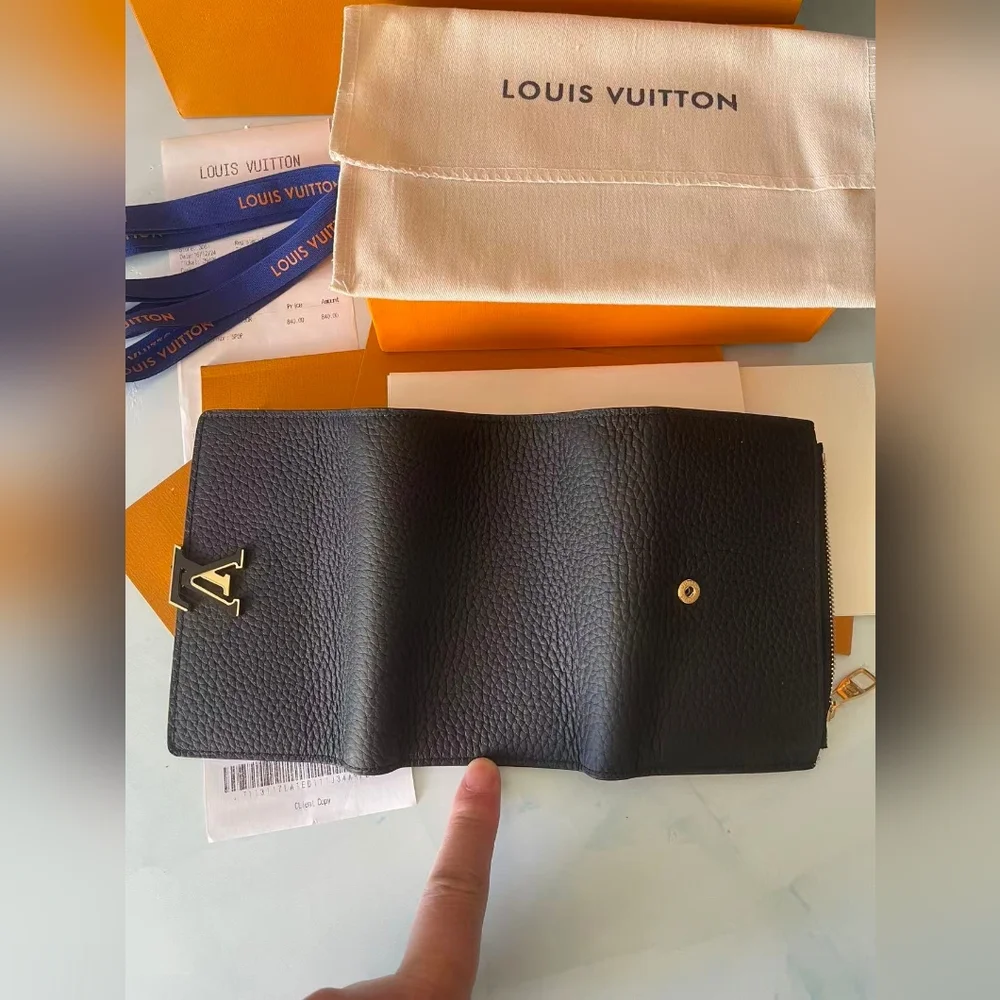 Louis Vuitton Capucines Compact Wallet - Picture 12 of 13